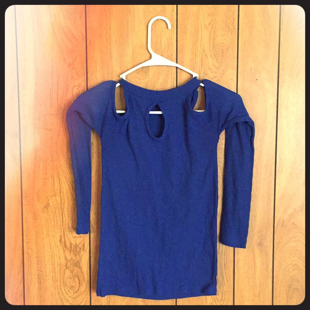 Blue long sleeve shoulder hint shirt